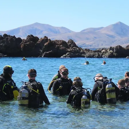 شقة Front Line, Contemporary, Newly Refurbished, Stunning Sea Views, Pool, Wifi, Sky تياس